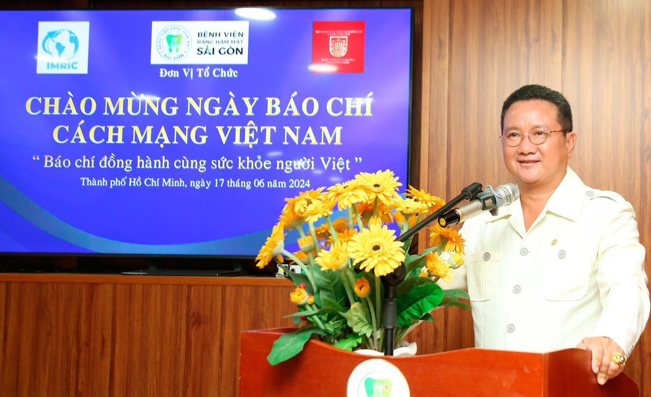 Ông Hồ Minh Sơn phát biểu cảm ơn các nhà báo, phóng viên.